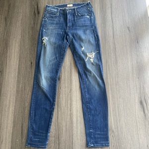 MOTHER Blue Distressed The Double Fray Charmer Size 26 Premium Denim